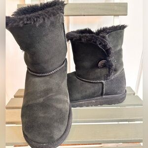 UGGs women’s black size 6